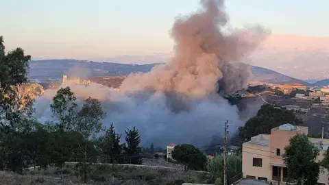 Israel's Air Strikes Target Southeastern Lebanese Territory